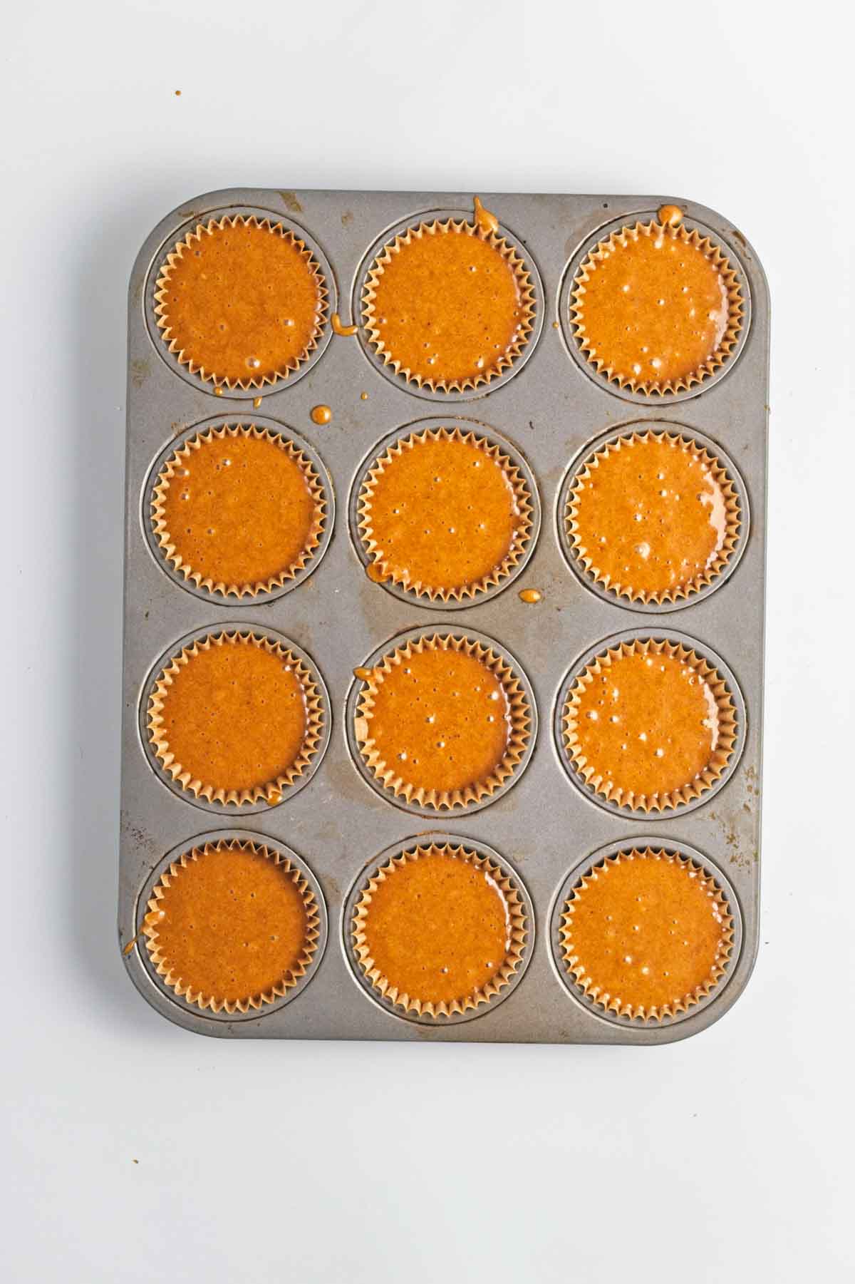 Smooth cupcake batter in a glass mixing bowl.